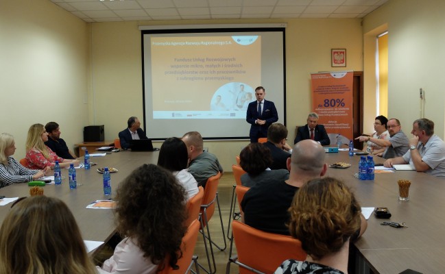 spotkanie-informacyjne-dotyczace-projektu-fundusz-uslug-rozwojowych-wsparcie-mikro-malych-i-srednich-przedsiebiorstw-oraz-ich-pracownikow-z-subregionu-przemyskiego